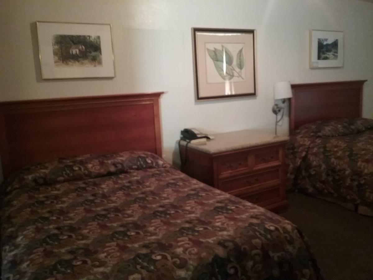 Bigfoot Motel Willow Creek Экстерьер фото